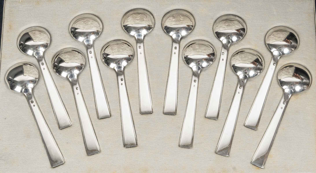Orfèvre JEAN TETARD - Coffret de 12 cuillères à café Art Déco en argent massif vers 1930