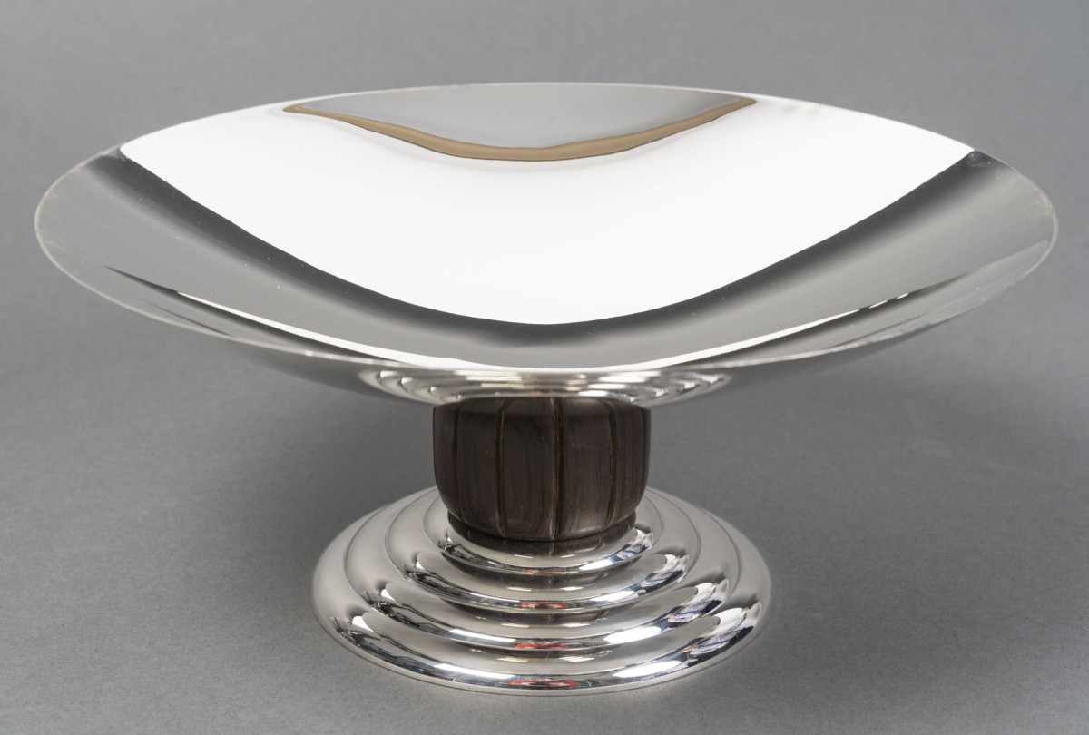 JEAN PUIFORCAT - CENTRE DE TABLE  en argent  massif Epoque ART DECO vers 1930