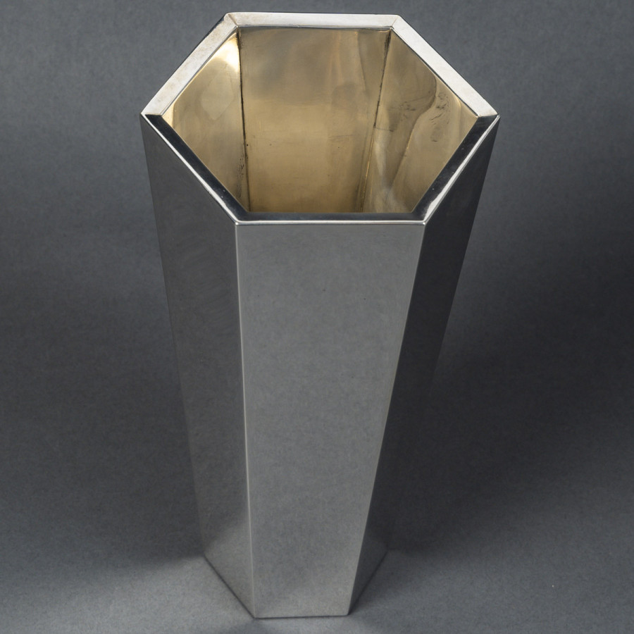 TIFFANY & Co -Vase moderniste à pans coupés XX