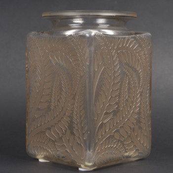 LALIQUE - Vase carré "Myrrhis" 1926