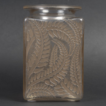 LALIQUE - Vase carré "Myrrhis" 1926