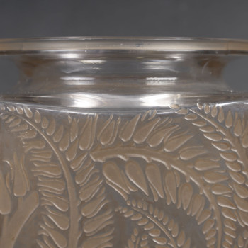 LALIQUE - "Myrrhis" Square Vase, 1926