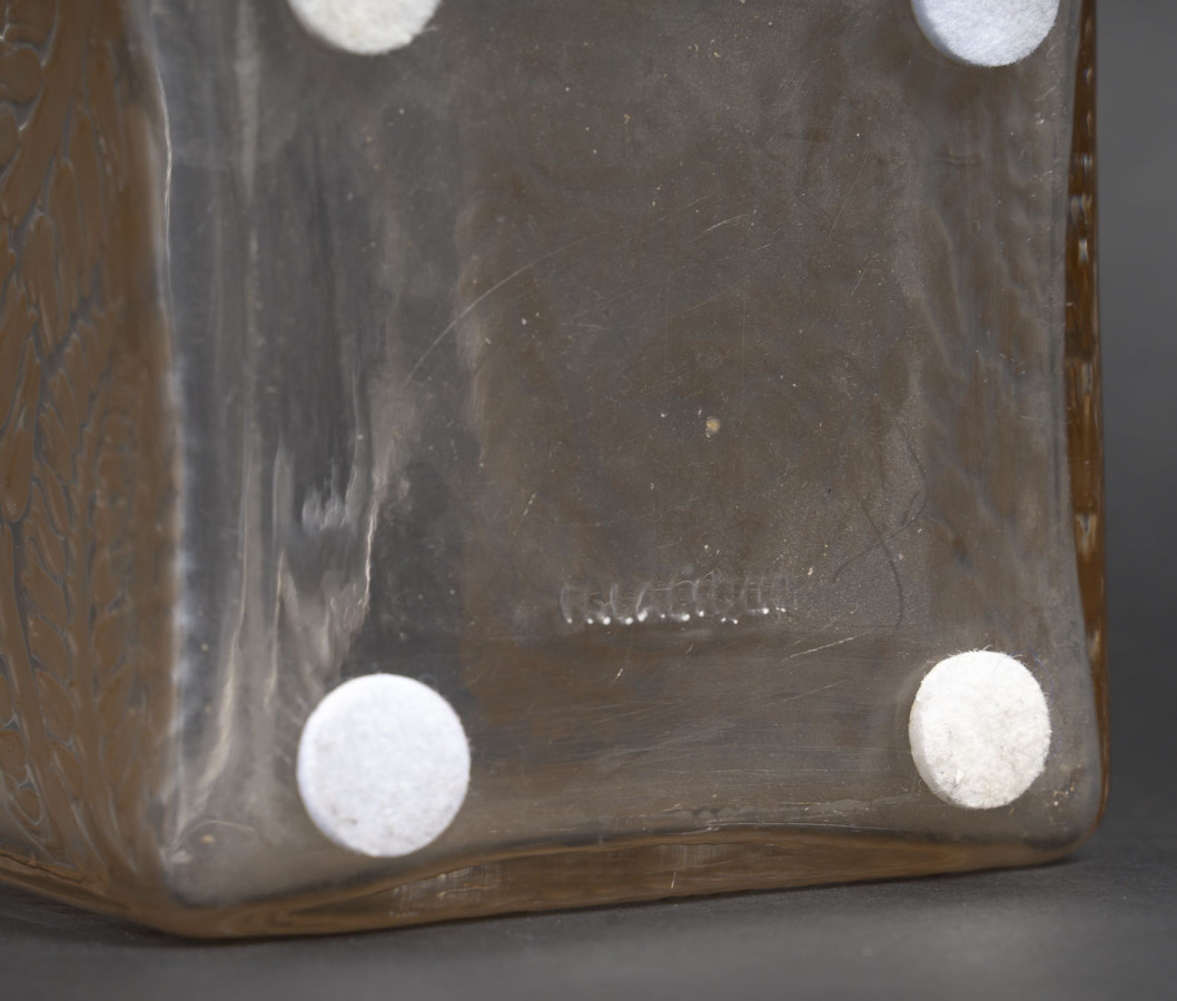LALIQUE - "Myrrhis" Square Vase, 1926
