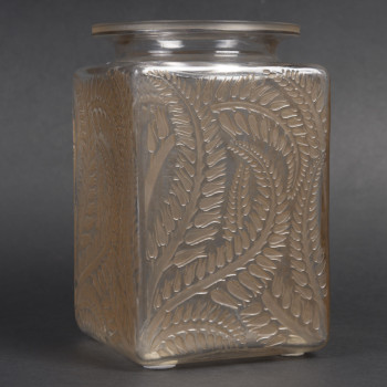LALIQUE - Vase carré "Myrrhis" 1926