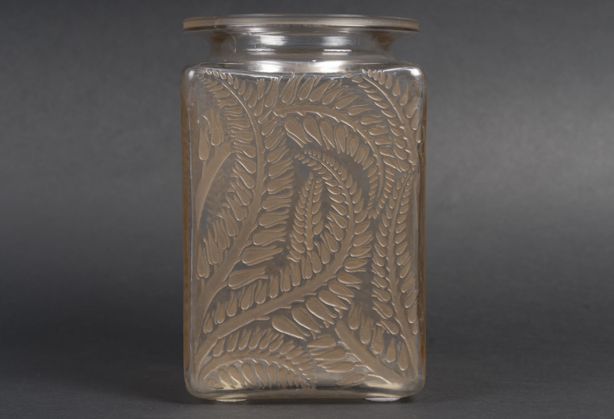 LALIQUE - Vase carré "Myrrhis" 1926