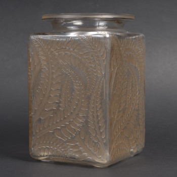 LALIQUE - Vase carré "Myrrhis" 1926