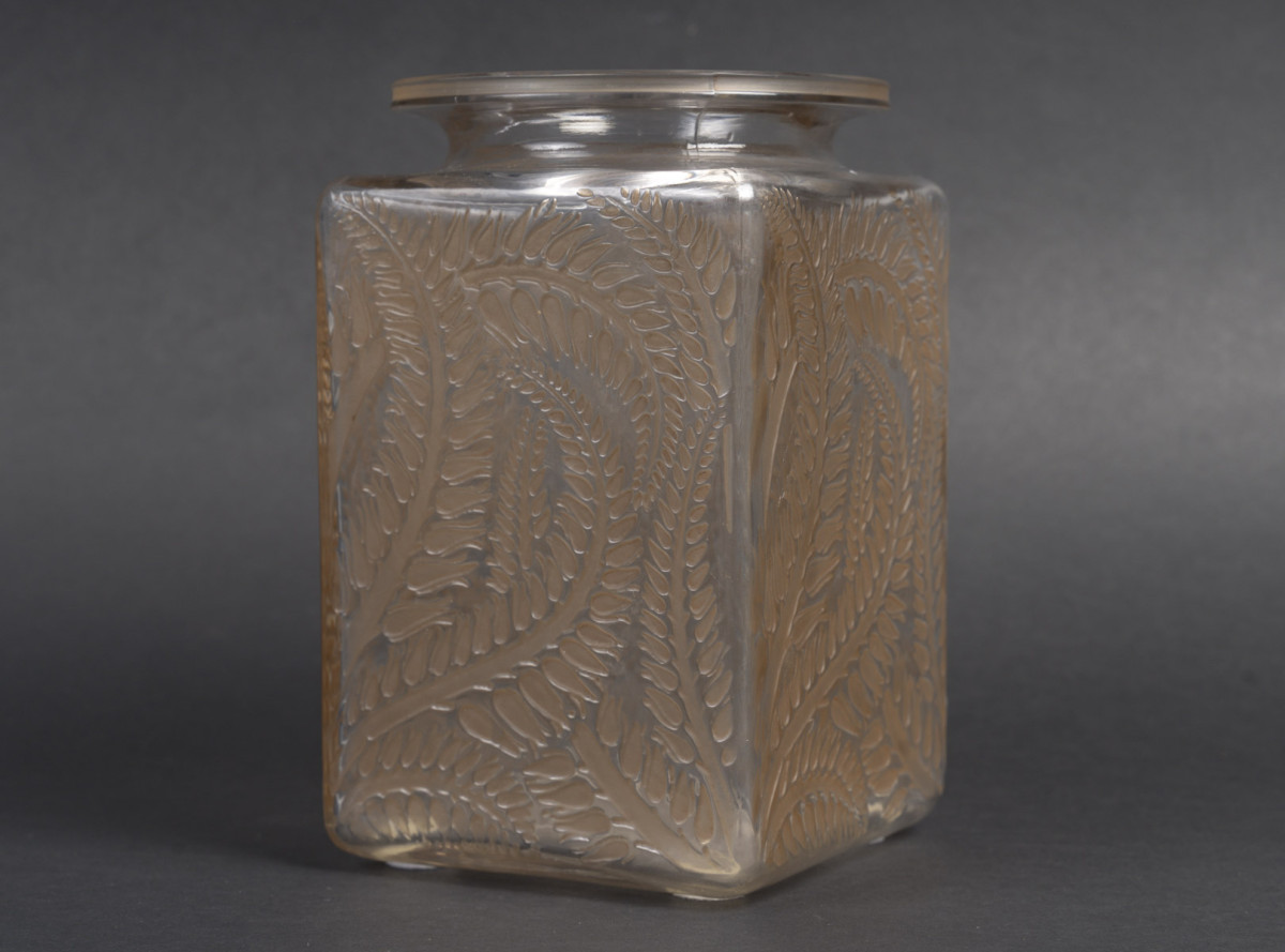 LALIQUE - Vase carré "Myrrhis" 1926