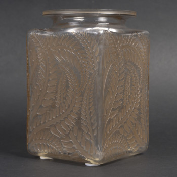 LALIQUE - Vase carré "Myrrhis" 1926