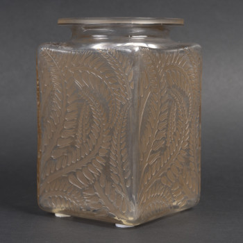 LALIQUE - Vase carré "Myrrhis" 1926