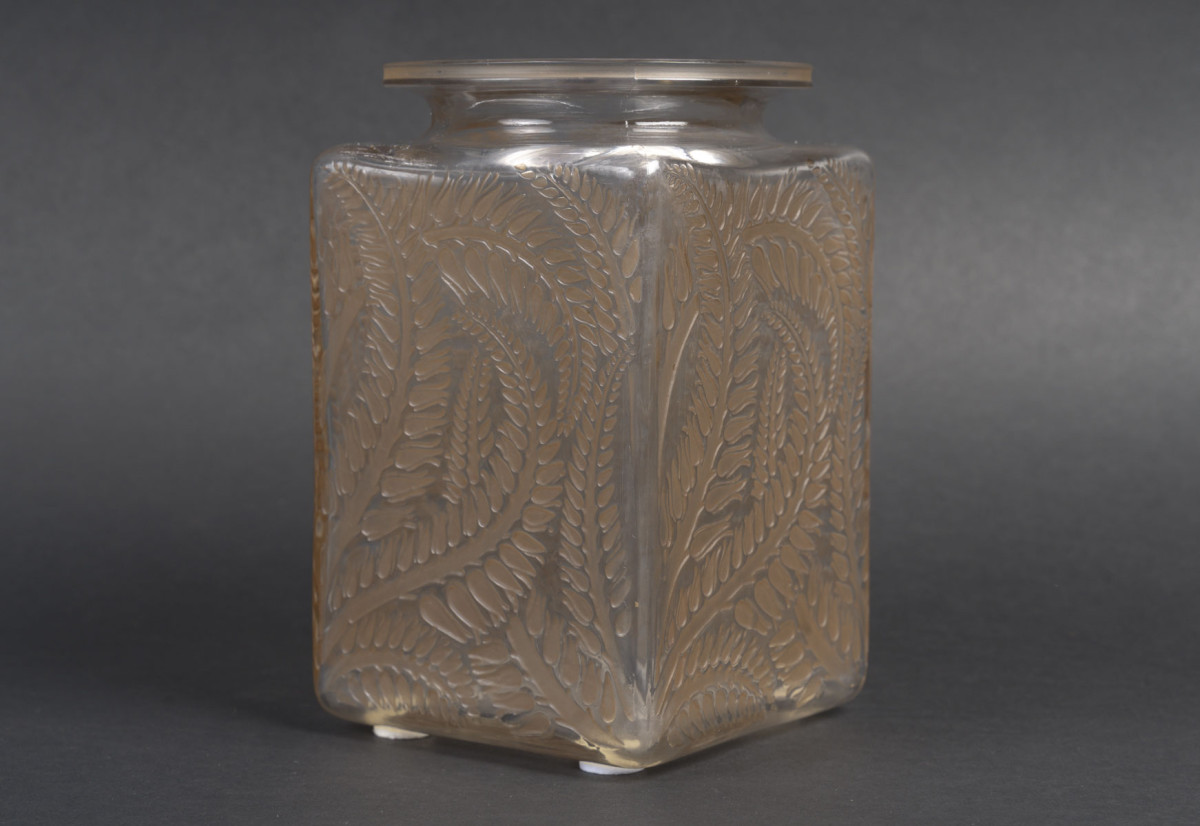 LALIQUE - Vase carré "Myrrhis" 1926