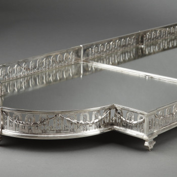 Silversmith QUEILLE - 19th century solid silver centerpiece with a three-part grid pattern