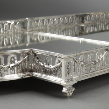 Silversmith QUEILLE - 19th century solid silver centerpiece with a three-part grid pattern