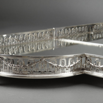 Silversmith QUEILLE - 19th century solid silver centerpiece with a three-part grid pattern