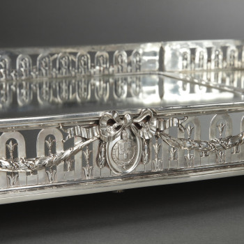 Silversmith QUEILLE - 19th century solid silver centerpiece with a three-part grid pattern