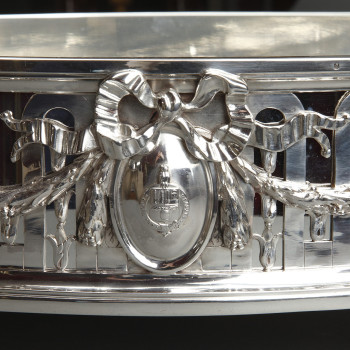 Silversmith QUEILLE - 19th century solid silver centerpiece with a three-part grid pattern