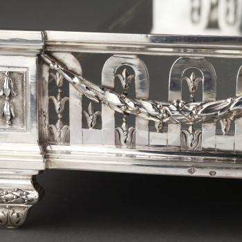 Silversmith QUEILLE - 19th century solid silver centerpiece with a three-part grid pattern