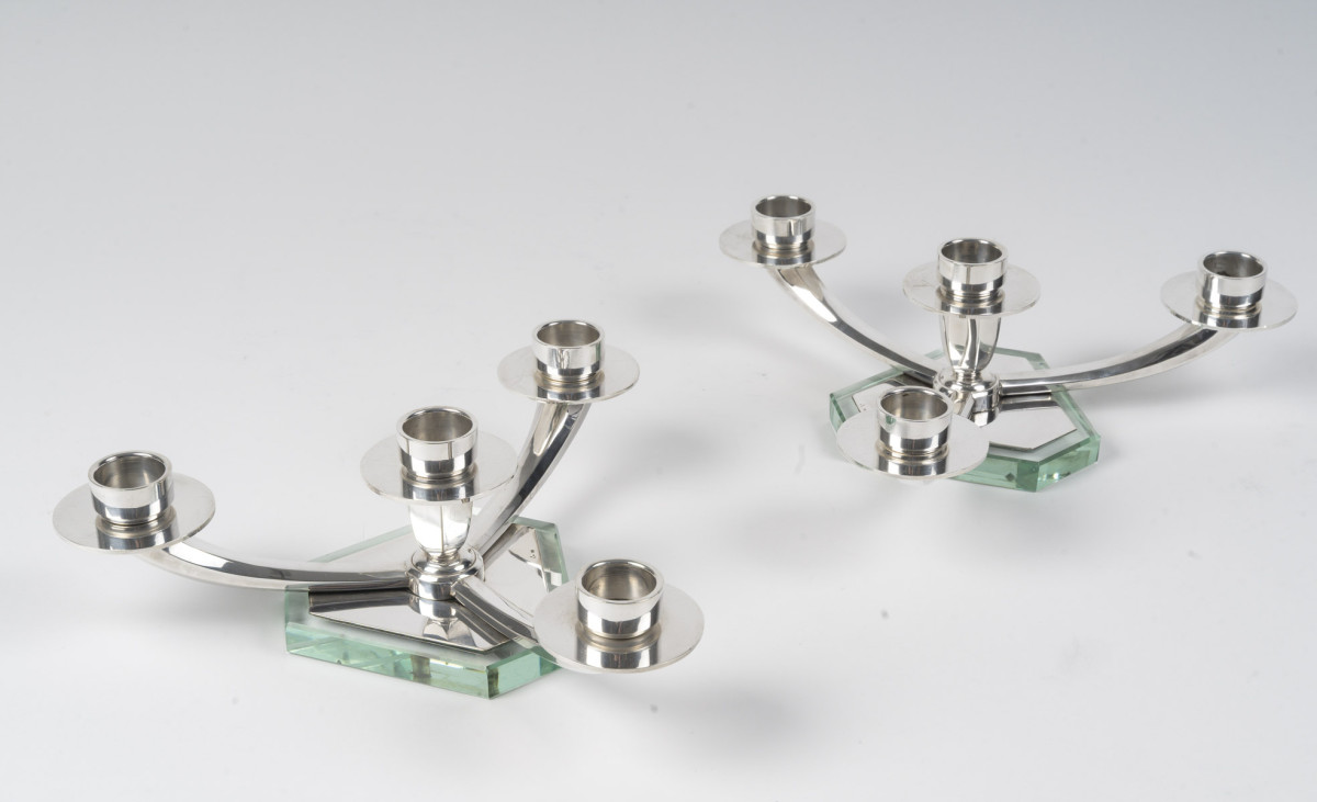 WOLFERS – Paire de candélabres bas en argent massif – Epoque ART DECO
